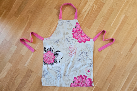 Blomstrete forkle rosa